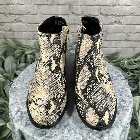 Time and Tru Black & Blush Faux Snakeskin Ankle Fashion Booties Women’s 8W✨EUC✨ - Picture 3 of 12